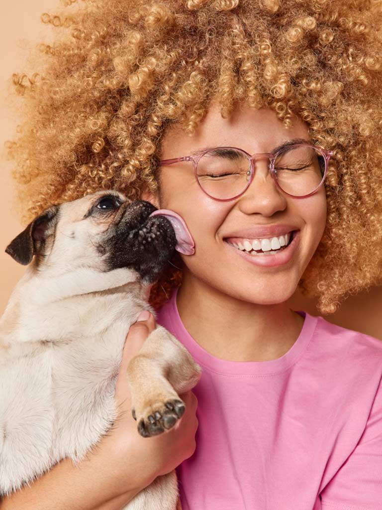 pug-kissing-mom